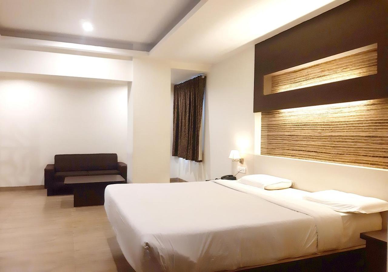 Hotel Adarsha Palace Belgaum Eksteriør billede
