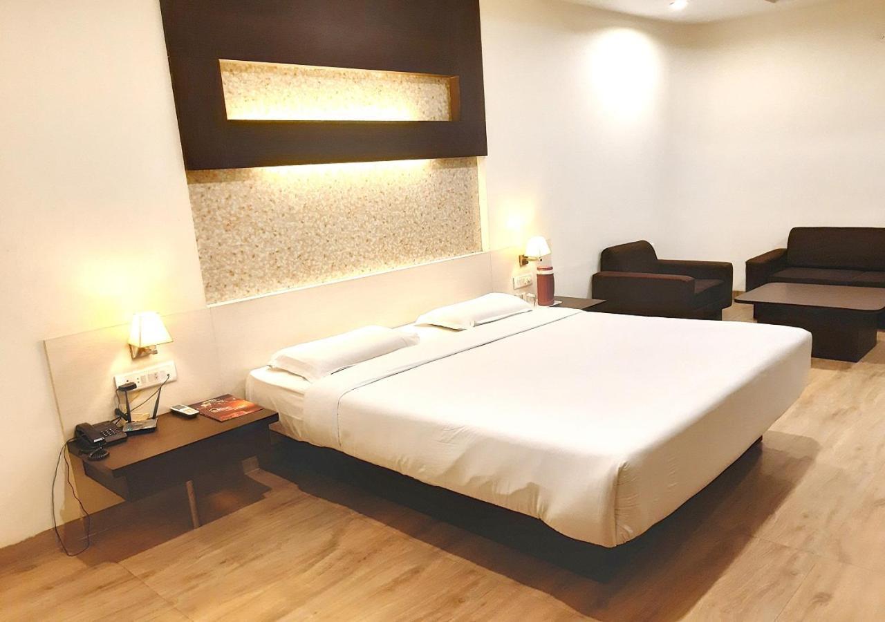 Hotel Adarsha Palace Belgaum Eksteriør billede