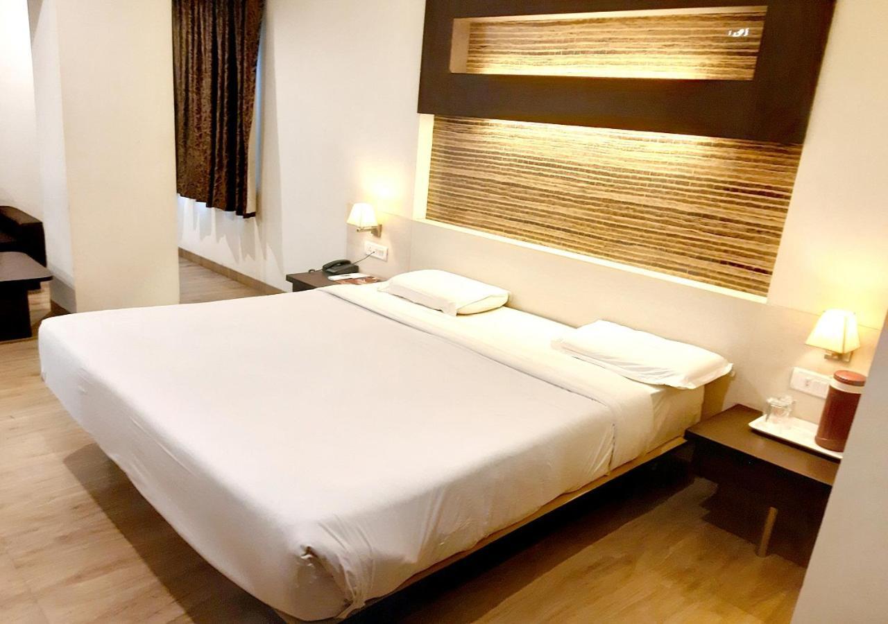 Hotel Adarsha Palace Belgaum Eksteriør billede